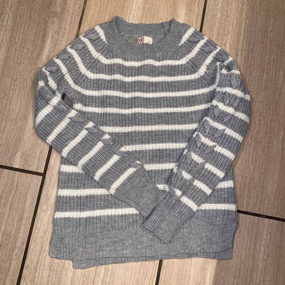 So sweater bundle juniors small - Picture 3 of 4